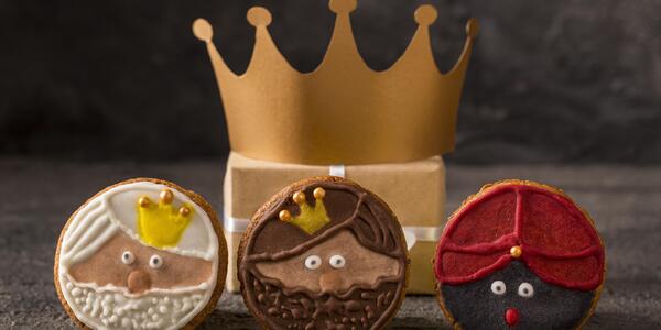 happy-epiphany-tasty-biscuits-gold-crown.jpg